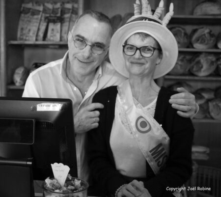 Au Moulin à Café de Saint-Armel, Catherine part à la retraite.