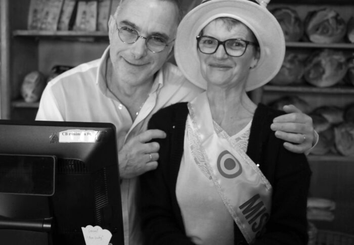Au Moulin à Café de Saint-Armel, Catherine part à la retraite.